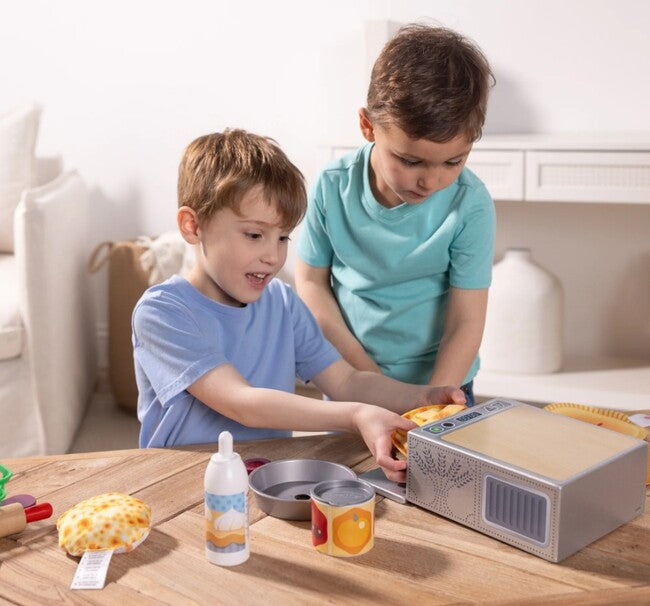 Doughlicious Make and Bake Pies Play Set